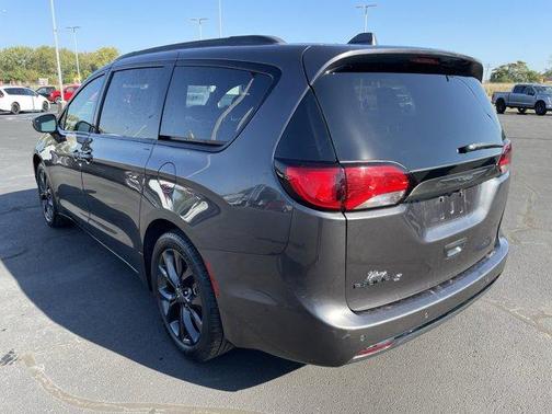2020 Chrysler Pacifica Touring