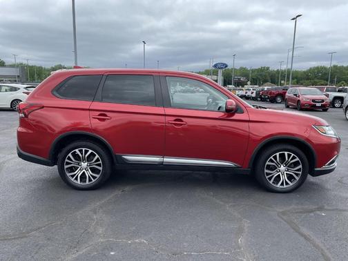 Rally Red Metallic 2018 Mitsubishi Outlander SE