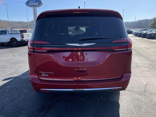2025 Chrysler Pacifica Select