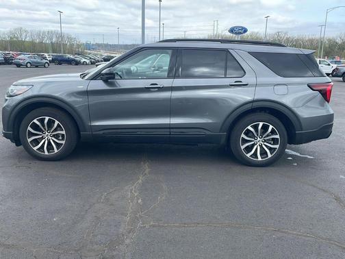 Carbonized Gray Metallic 2026 Ford Explorer ST-Line