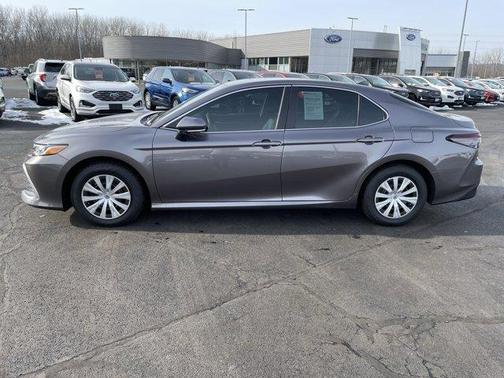 2022 Toyota Camry Hybrid LE