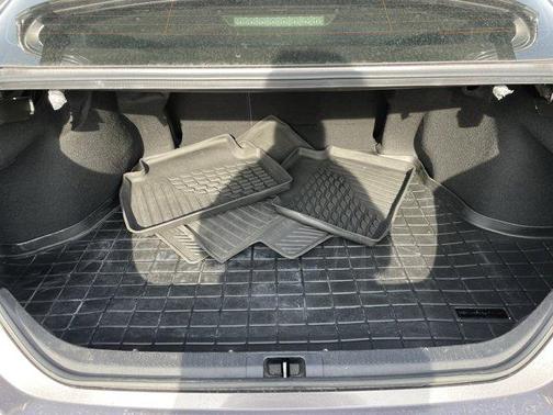 2022 Toyota Camry Hybrid LE