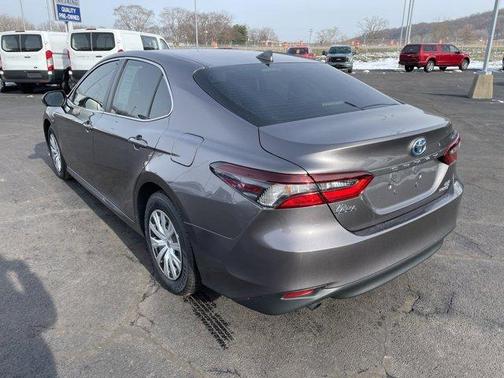 2022 Toyota Camry Hybrid LE