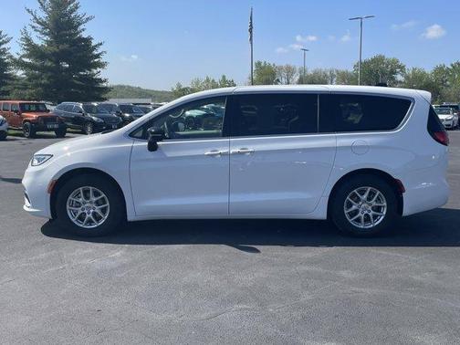 2024 Chrysler Pacifica Touring-L