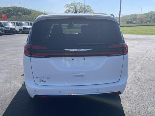 2024 Chrysler Pacifica Touring-L