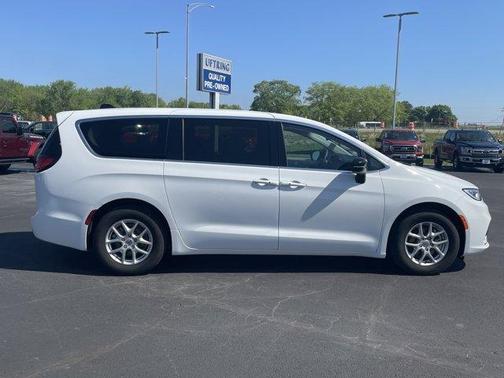 2024 Chrysler Pacifica Touring-L