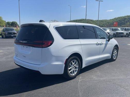 2024 Chrysler Pacifica Touring-L