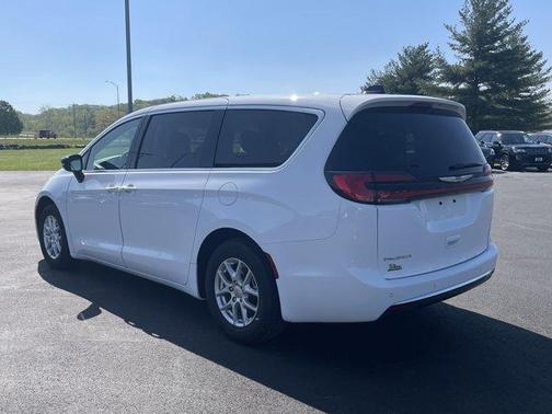 2024 Chrysler Pacifica Touring-L