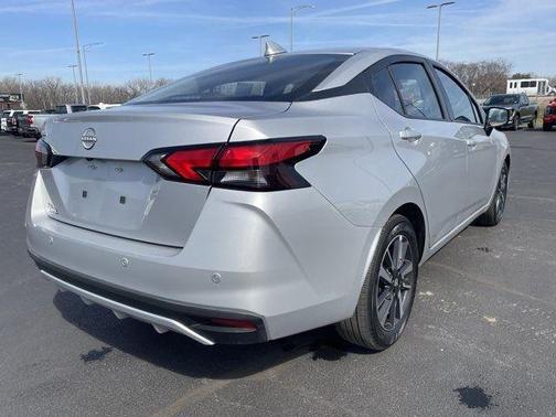 Brilliant Silver Metallic 2025 Nissan Versa 1.6 SV