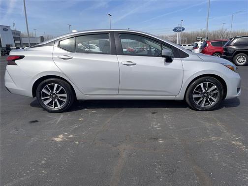 Brilliant Silver Metallic 2025 Nissan Versa 1.6 SV