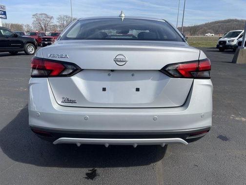 Brilliant Silver Metallic 2025 Nissan Versa 1.6 SV