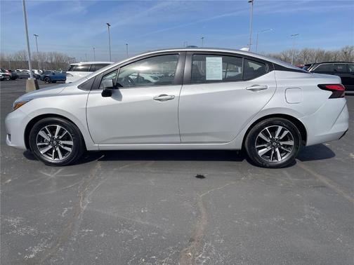 Brilliant Silver Metallic 2025 Nissan Versa 1.6 SV