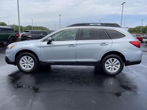 Ice Silver Metallic 2017 Subaru Outback 2.5i Premium