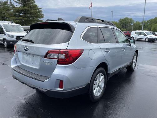 Ice Silver Metallic 2017 Subaru Outback 2.5i Premium
