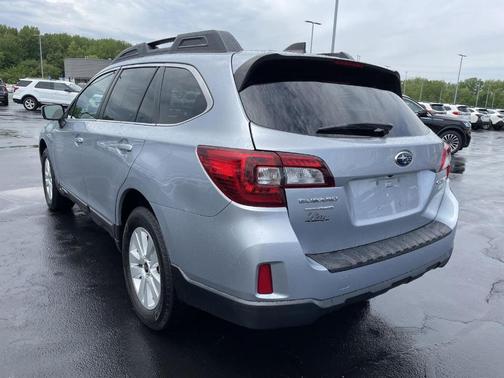 Ice Silver Metallic 2017 Subaru Outback 2.5i Premium