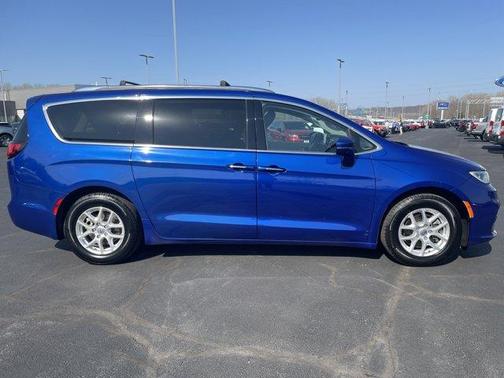 Ocean Blue Metallic 2021 Chrysler Pacifica Touring-L