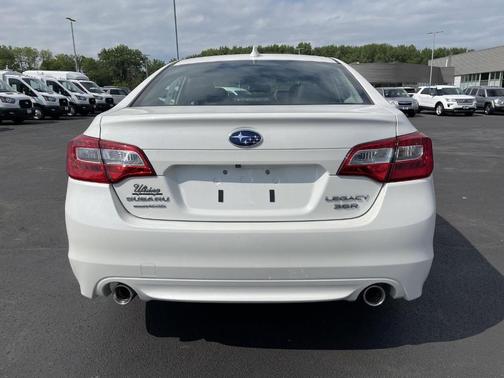 Crystal White Pearl 2016 Subaru Legacy 3.6R Limited