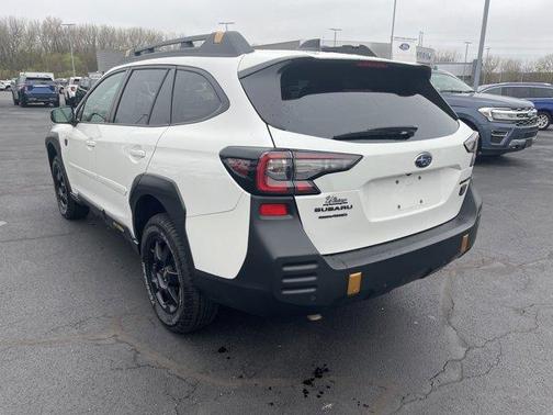 Crystal White Pearl 2023 Subaru Outback Wilderness