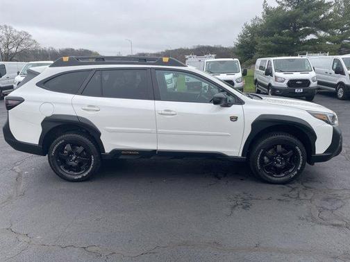 Crystal White Pearl 2023 Subaru Outback Wilderness
