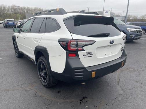 Crystal White Pearl 2023 Subaru Outback Wilderness