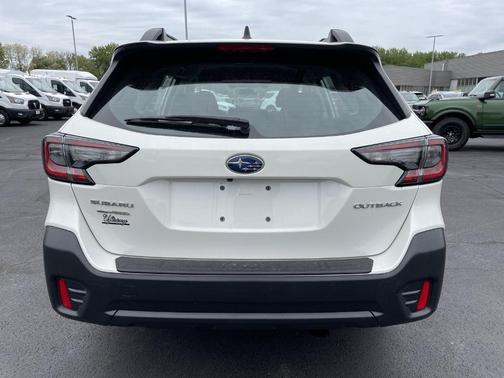 Crystal White Pearl 2022 Subaru Outback