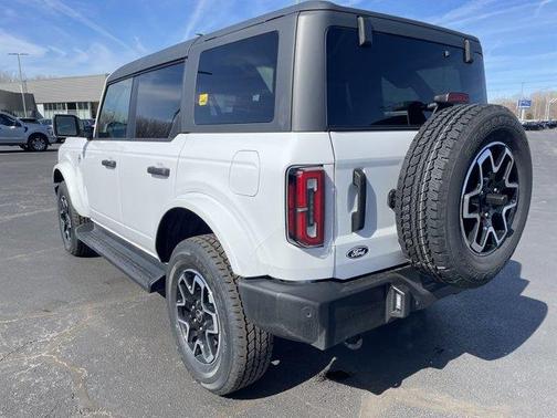 Oxford White 2026 Ford Bronco Outer Banks