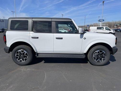 Oxford White 2026 Ford Bronco Outer Banks