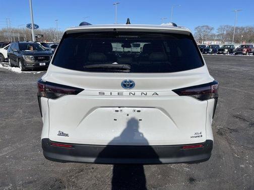 2024 Toyota Sienna XLE