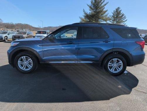 Atlas Blue 2022 Ford Explorer XLT