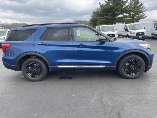 Atlas Blue 2022 Ford Explorer XLT