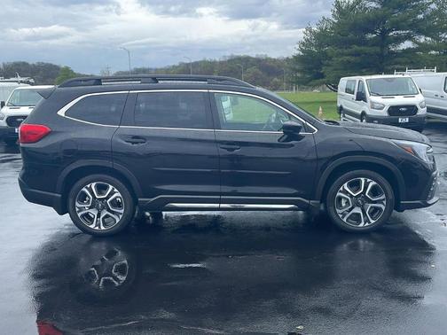 Crystal Black Silica 2024 Subaru Ascent Limited