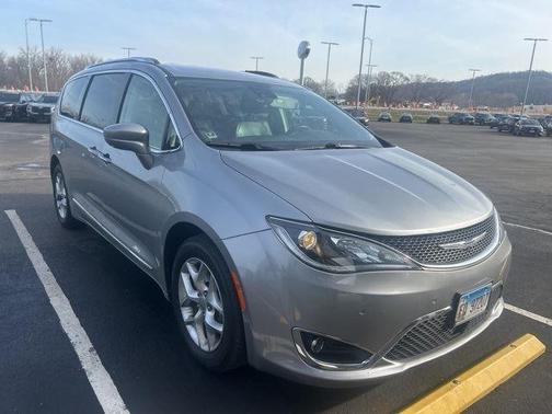 Billet Silver Metallic Clearcoat 2018 Chrysler Pacifica Touring-L Plus