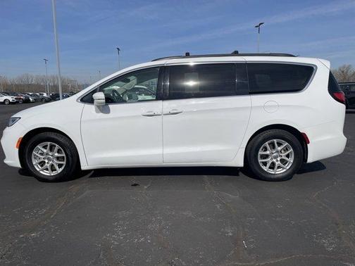 2022 Chrysler Pacifica Touring-L