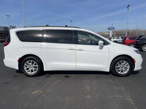 2022 Chrysler Pacifica Touring-L