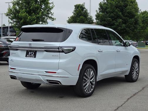 Iridescent White Tricoat 2026 Buick Enclave Avenir FWD