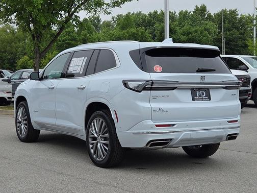 Iridescent White Tricoat 2026 Buick Enclave Avenir FWD