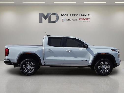 2025 GMC Canyon AT4