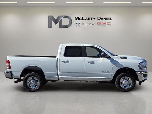 2020 RAM 2500 Big Horn Crew Cab 4X4 6'4' Box
