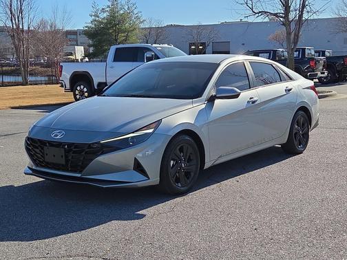 2023 Hyundai ELANTRA SEL