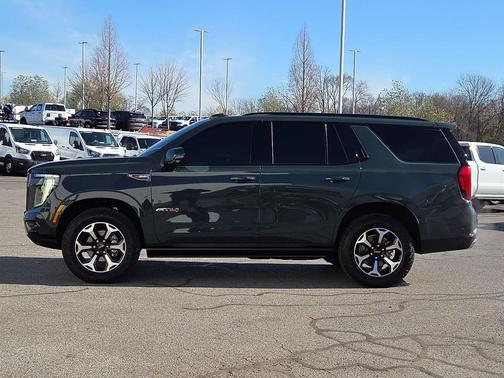 2025 GMC Yukon 4WD AT4