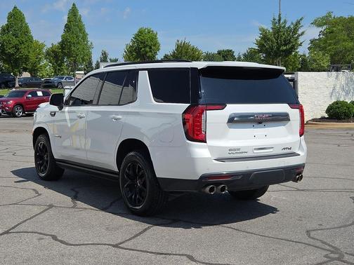 White Frost Tricoat 2022 GMC Yukon 4WD AT4