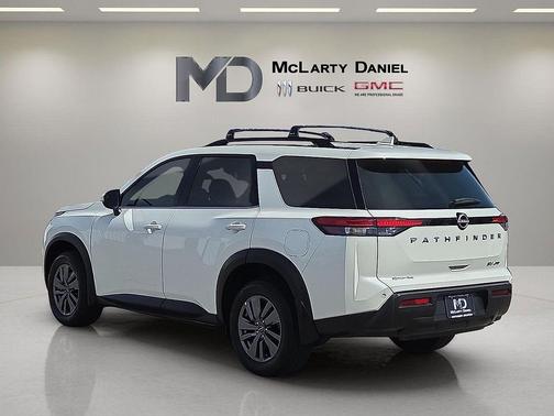 Pearl White Tricoat 2024 Nissan Pathfinder SV 4WD