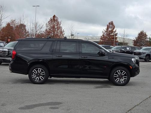 2023 GMC Yukon XL 4WD AT4