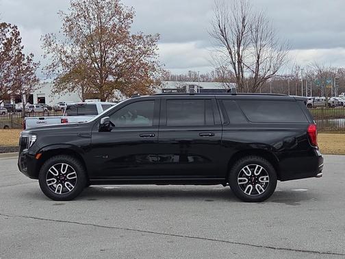 2023 GMC Yukon XL 4WD AT4
