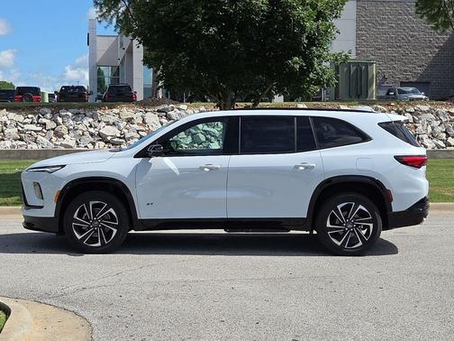 Iridescent White Tricoat 2026 Buick Enclave Sport Touring