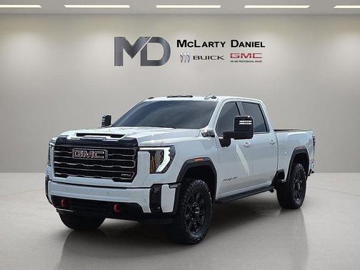 Summit White 2025 GMC Sierra 2500 AT4