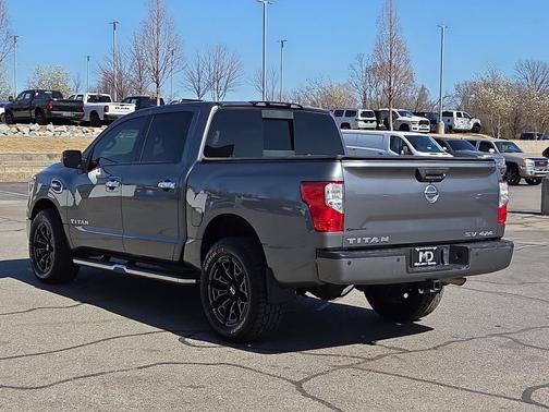 2017 Nissan Titan SV