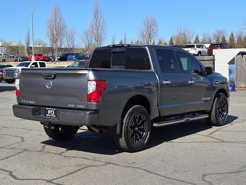 2017 Nissan Titan SV