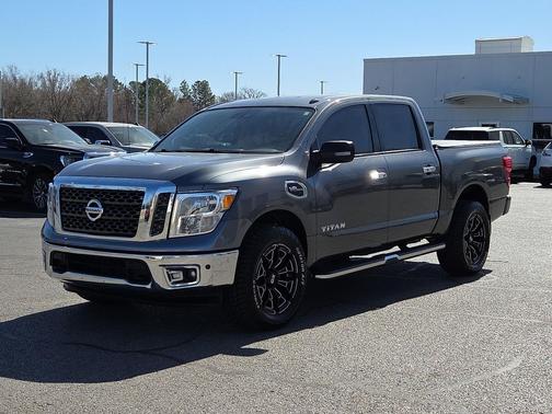 2017 Nissan Titan SV