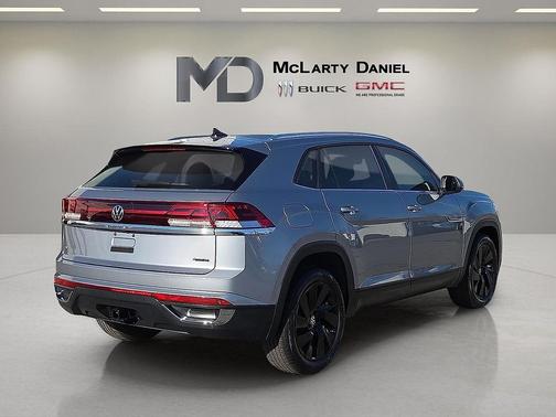 2024 Volkswagen Atlas Cross Sport 2.0T SE w/Technology 4MOTION